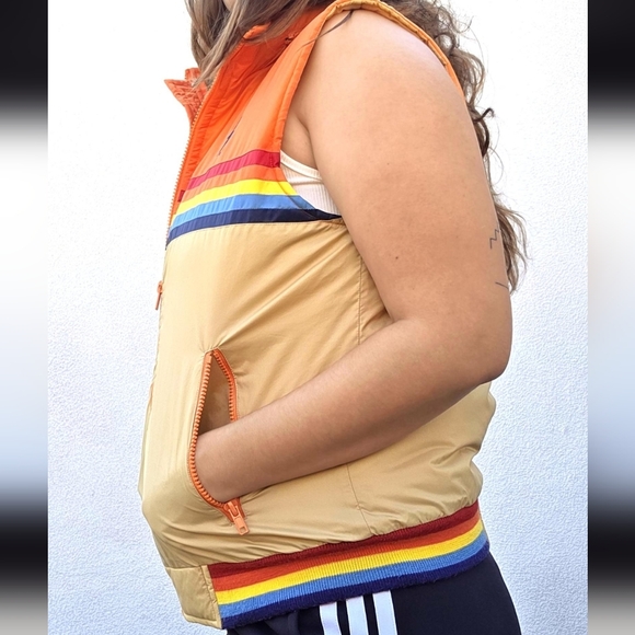 Vintage 1980s Lightning Bolt Vest / Retro Striped Rainbow Puffer Snow Vest - Picture 4 of 10